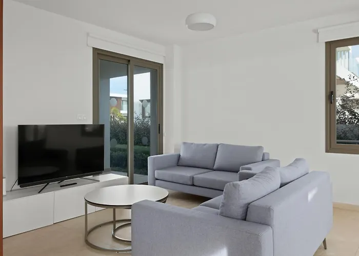 Serenity Waves 5 Willa Larnaca