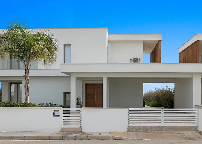 Serenity Waves 5 Willa Larnaca