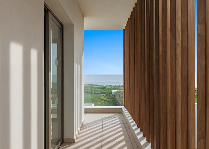 Serenity Waves 5 Willa Larnaca